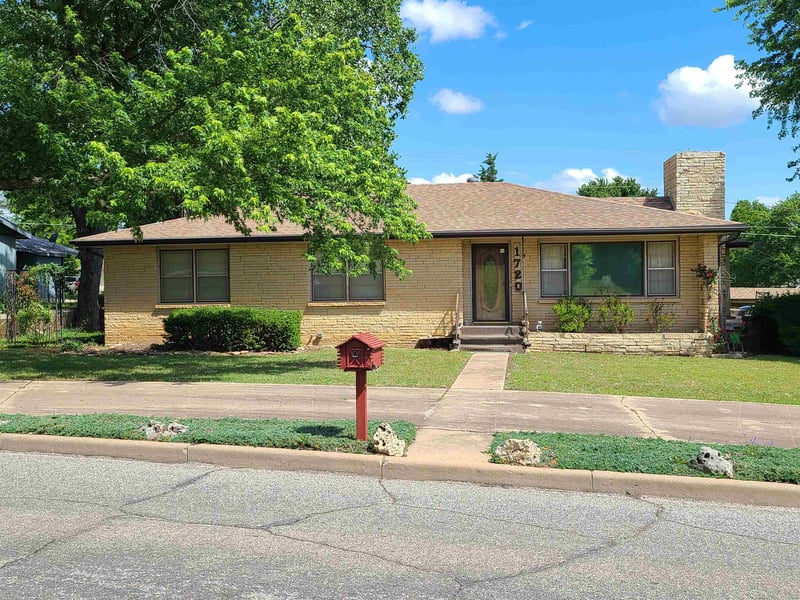 1720 Simpson , Winfield, KS 67156