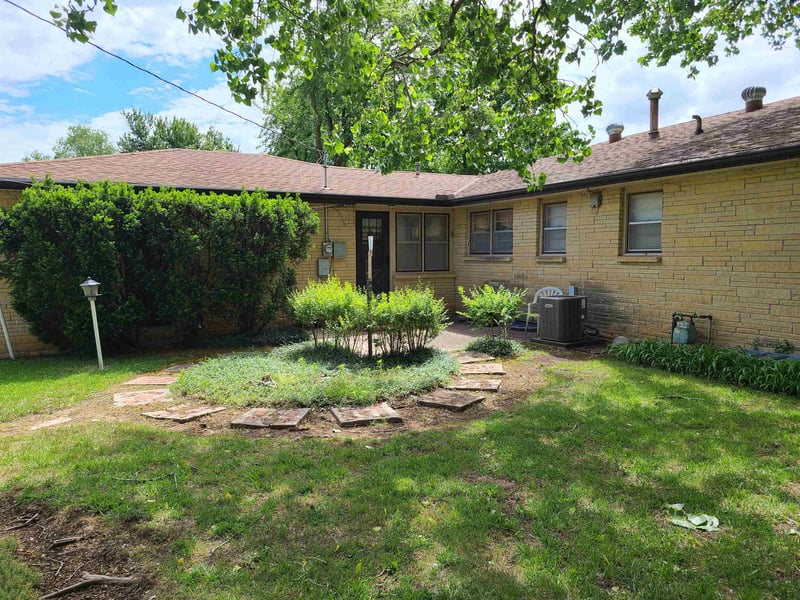 1720 Simpson , Winfield, KS 67156