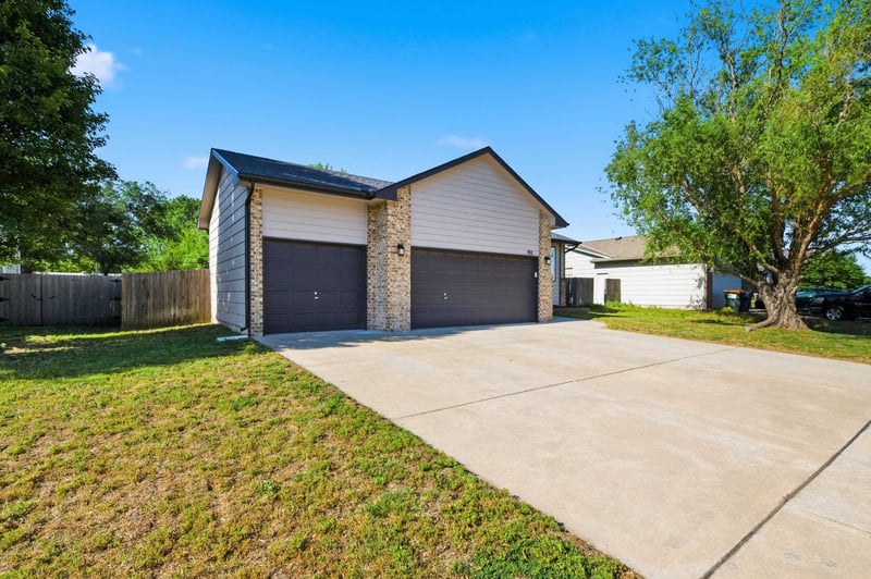 913 W 50th St S, Wichita, KS 67217