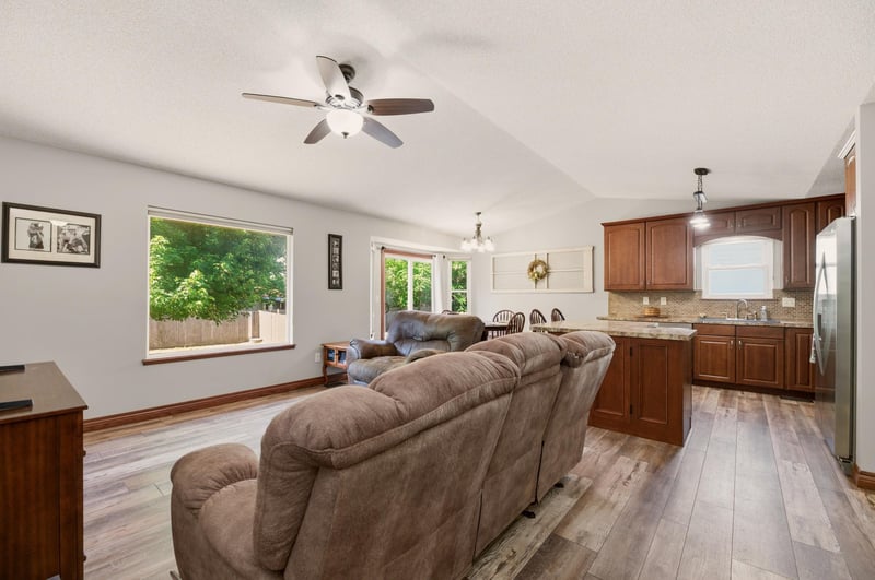 913 W 50th St S, Wichita, KS 67217