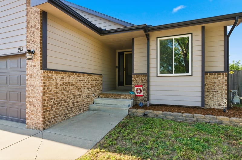 913 W 50th St S, Wichita, KS 67217