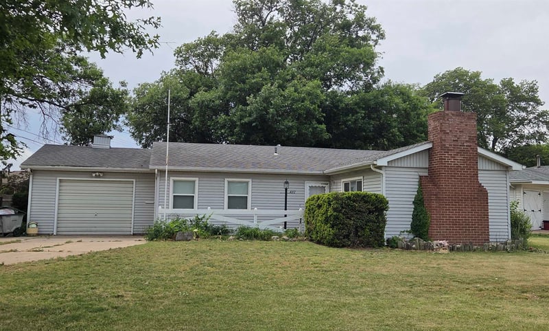 402 Circle Dr, Wellington, KS 67152