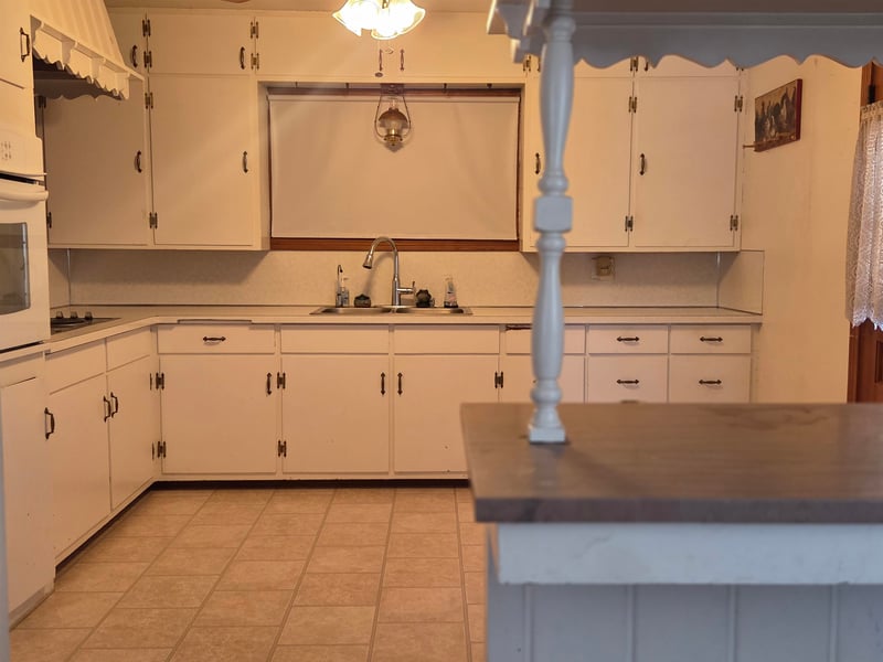 402 Circle Dr, Wellington, KS 67152