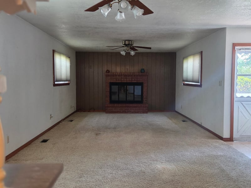 402 Circle Dr, Wellington, KS 67152