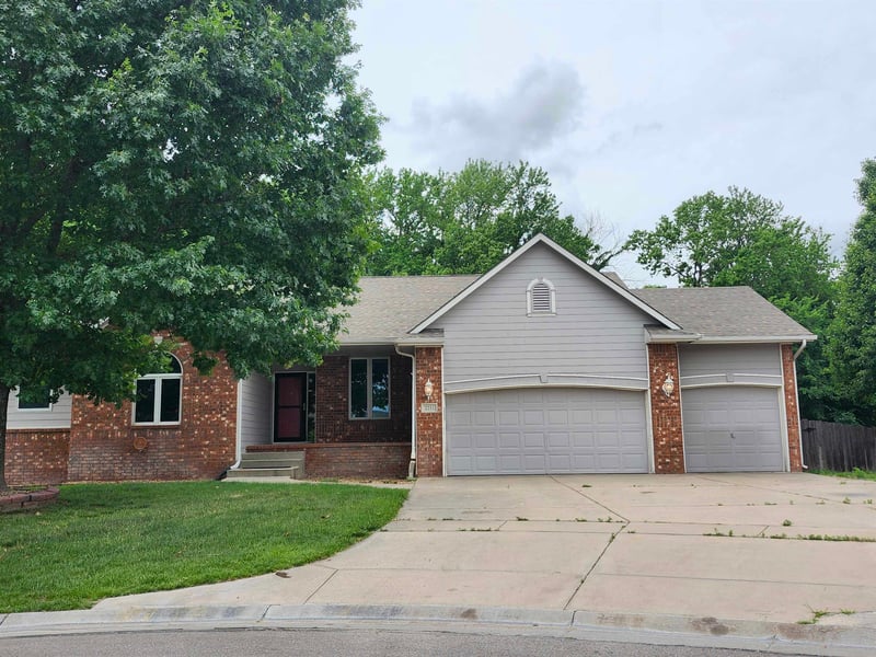2211 S Glenhurst Ct, Andover, KS 67002
