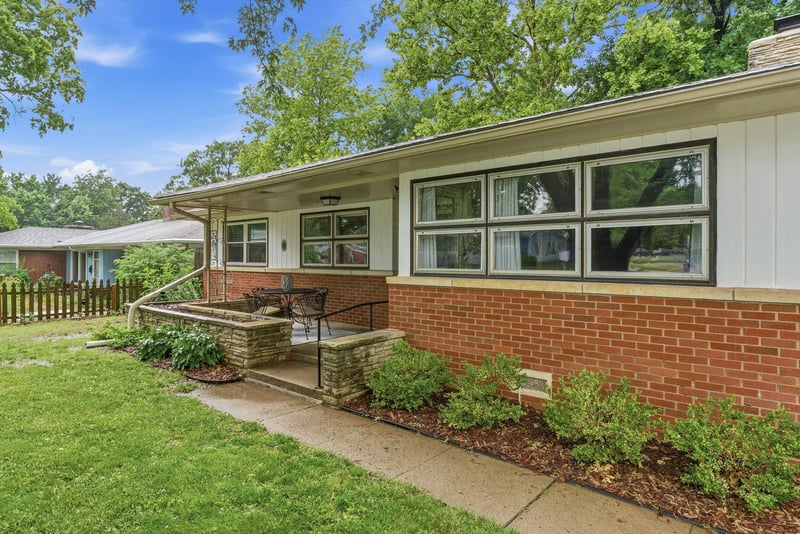 1149 N Old Manor Rd, Wichita, KS 67208
