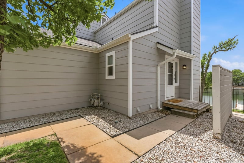 1137 N Lakewind, Wichita, KS 67212