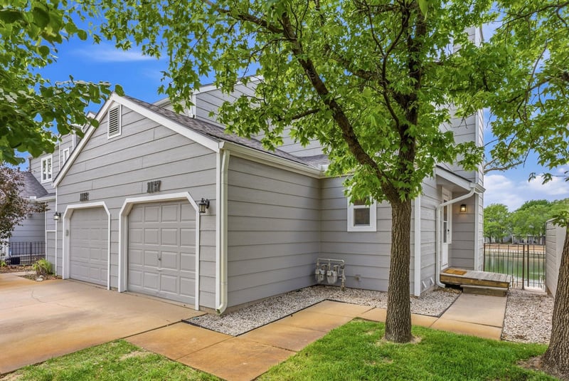 1137 N Lakewind, Wichita, KS 67212