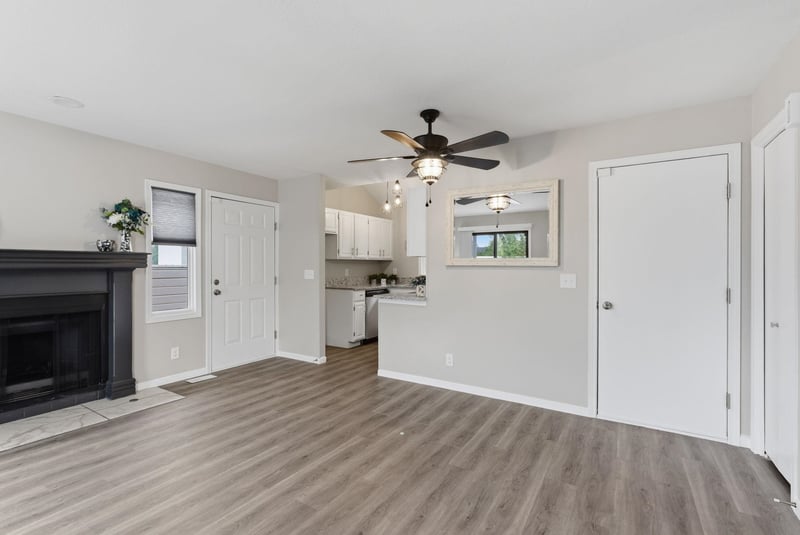 1137 N Lakewind, Wichita, KS 67212