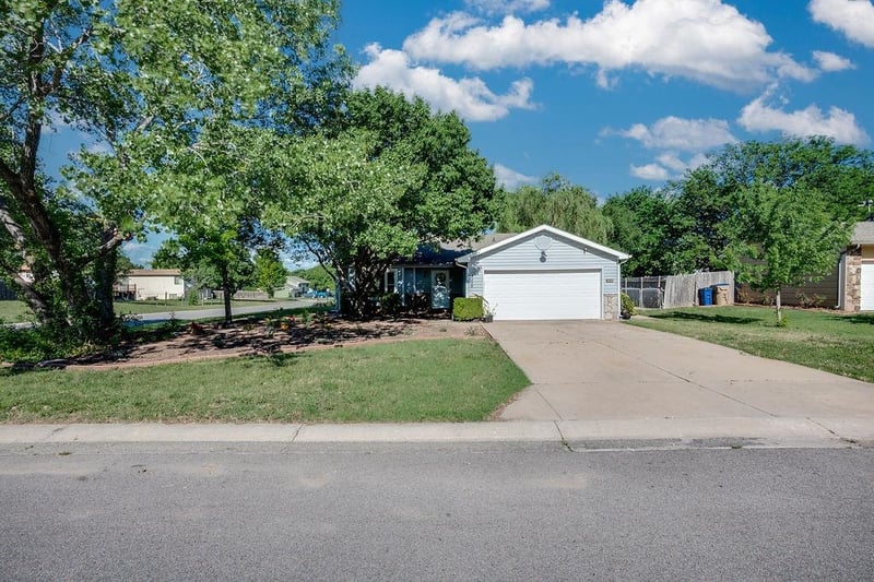 2048 Forest Park St, Derby, KS 67037
