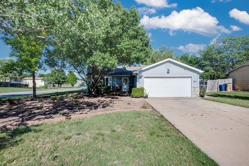 2048 Forest Park St, Derby, KS 67037