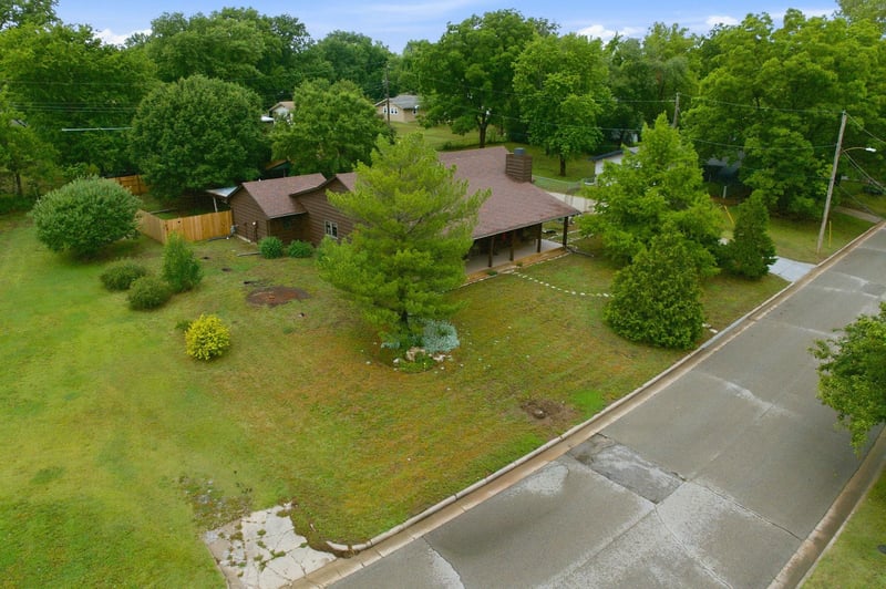827 Foulk Dr, Belle Plaine, KS 67013