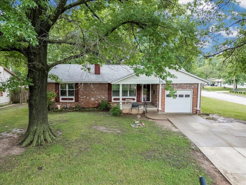 1603 Mound St, Winfield, KS 67156