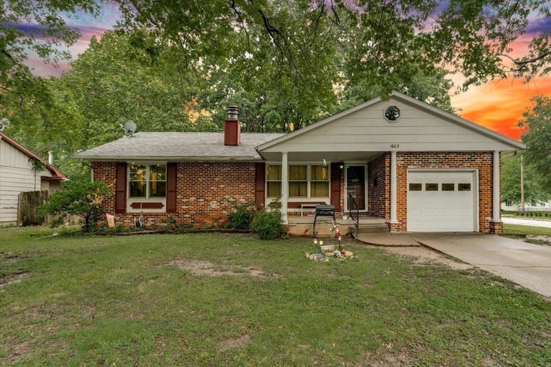 1603 Mound St, Winfield, KS 67156