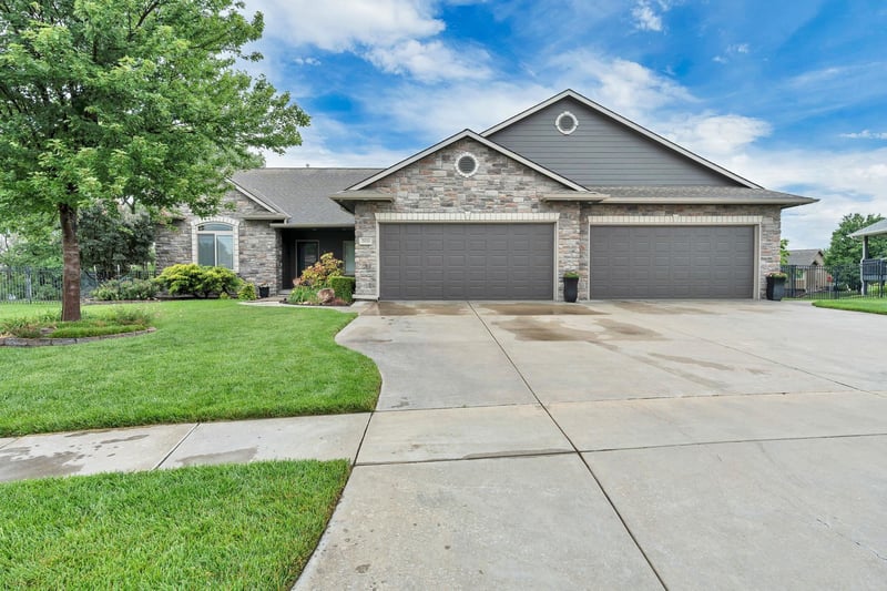 2020 N Newberry St, Derby, KS 67037