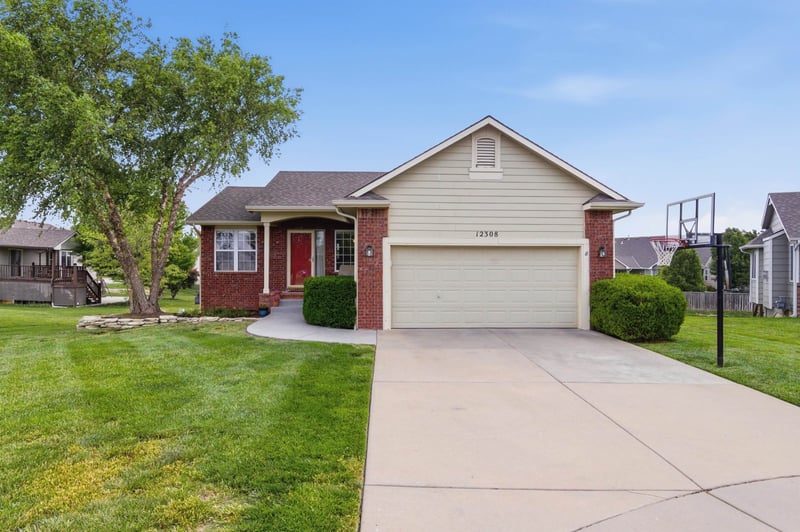 12308 E Ayesbury Cir, Wichita, KS 67226