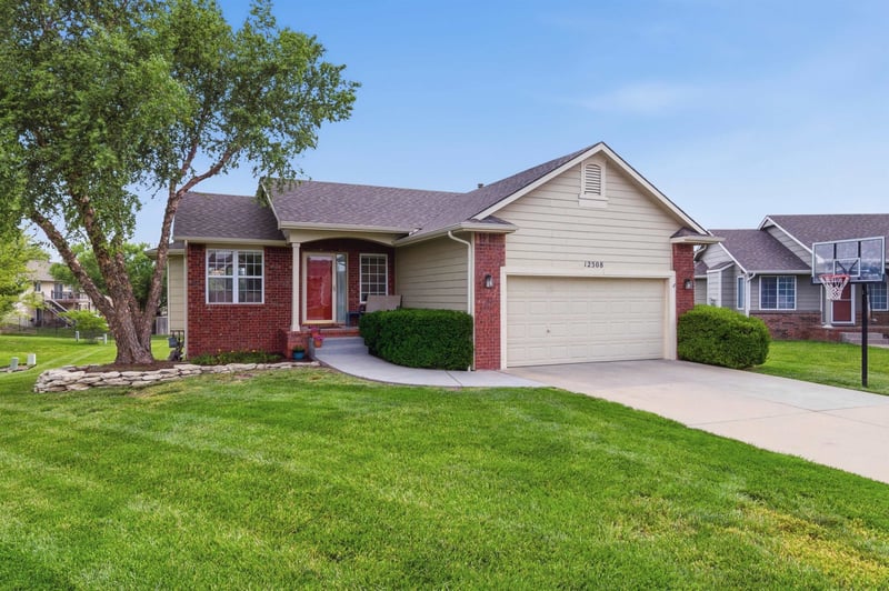 12308 E Ayesbury Cir, Wichita, KS 67226