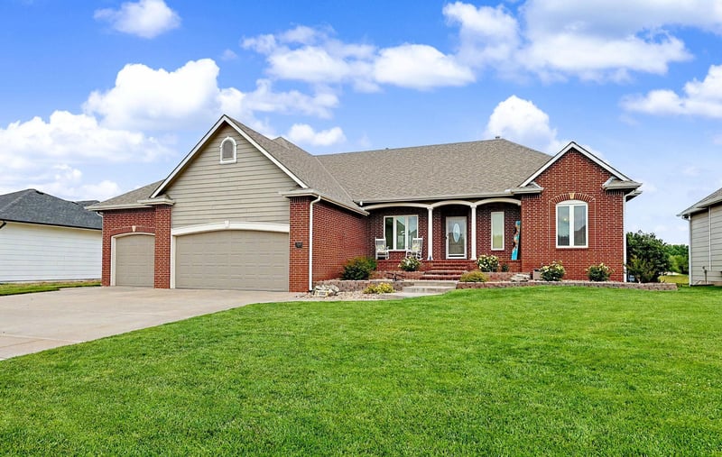 150 S Blue Bells Ct, Garden Plain, KS 67050