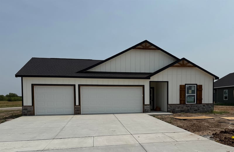 2254 Colt Pl, Haysville, KS 67060