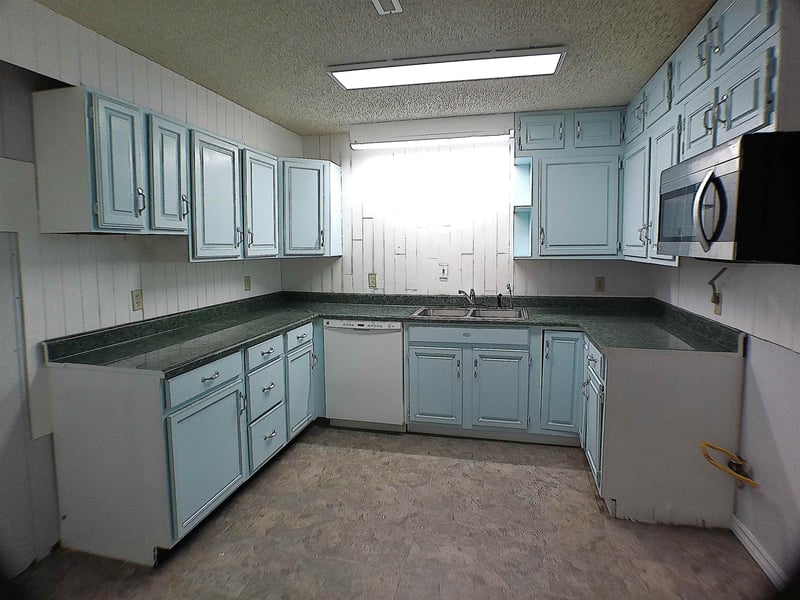 211 Meridian Rd, Wellington, KS 67152