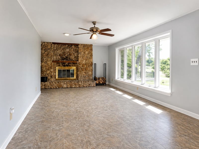 211 Meridian Rd, Wellington, KS 67152