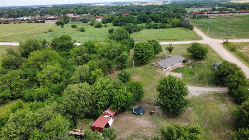 211 Meridian Rd, Wellington, KS 67152