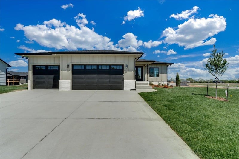 8992 Bradford St, Wichita, KS 67210