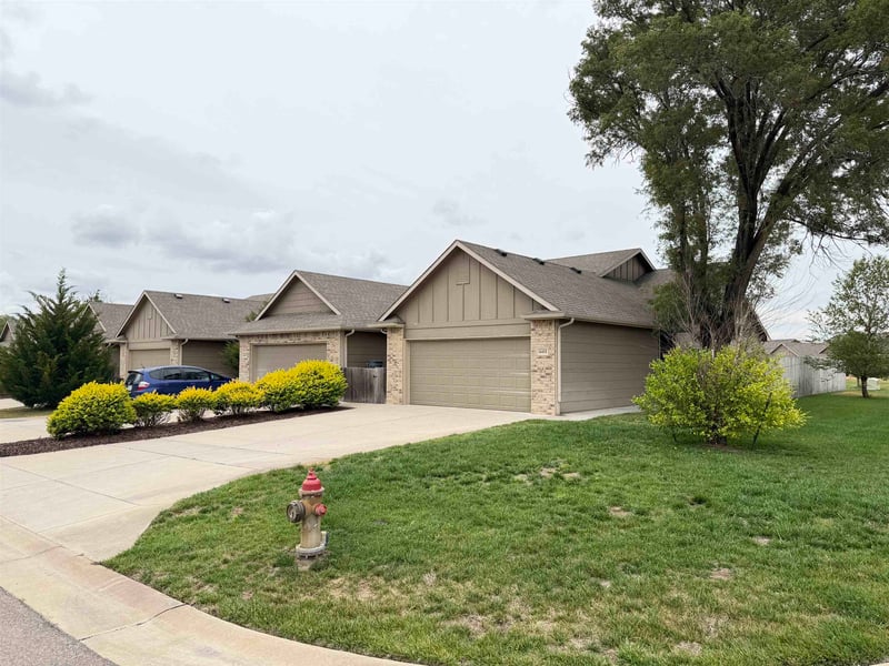 6411 Vassar Ave, Derby, KS 67037-8695