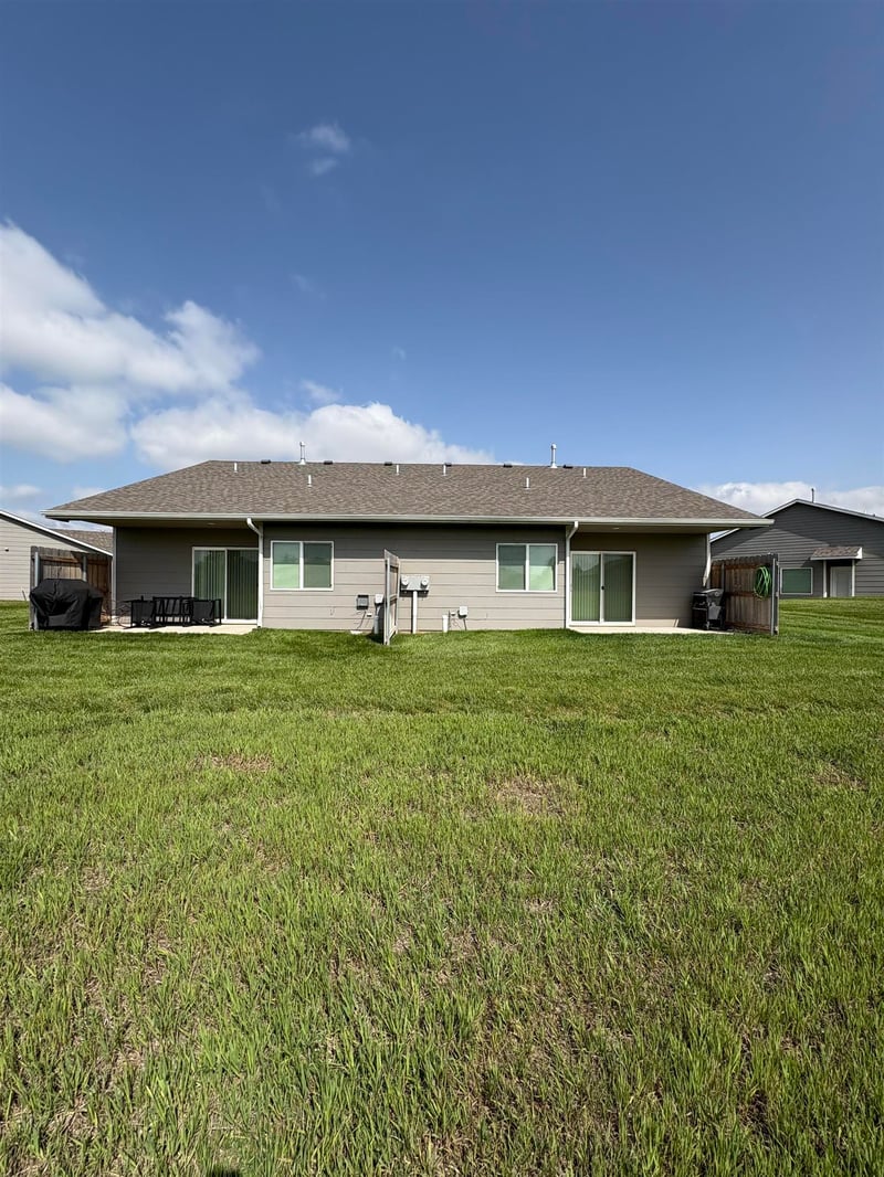 2817 55th St N Ct, Wichita, KS 67204