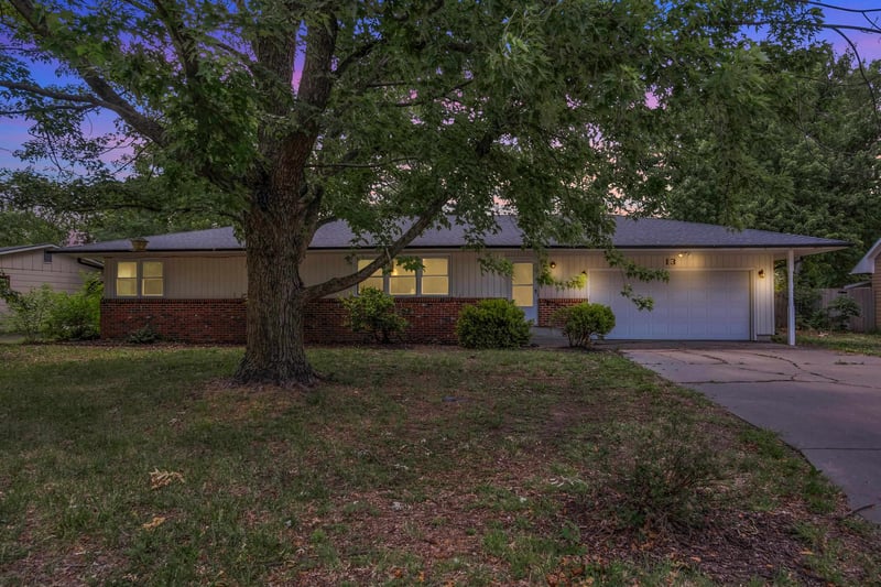 13 Sunset, Hesston, KS 67062