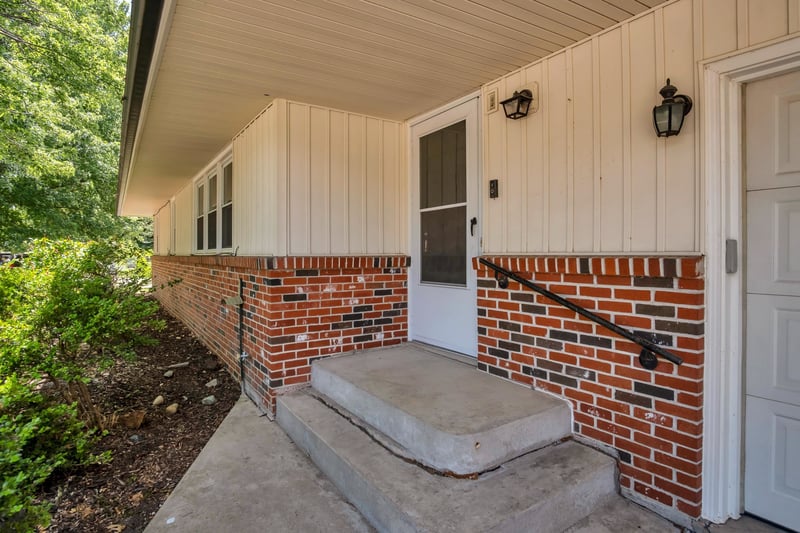 13 Sunset, Hesston, KS 67062