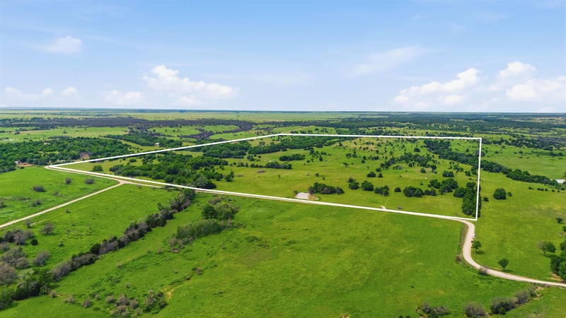 000 Road 25 , Longton, KS 67352