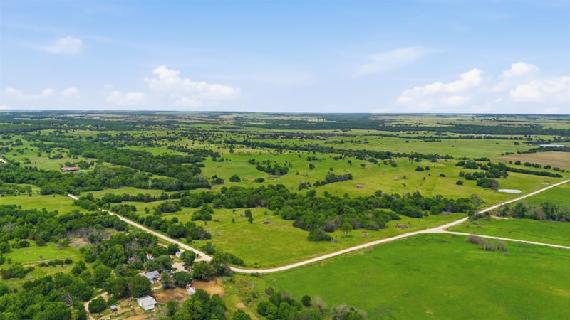 000 Road 25 , Longton, KS 67352