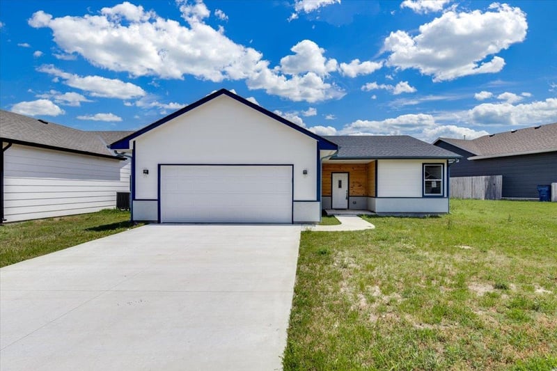 720 Redbud Ave, Valley Center, KS 67147