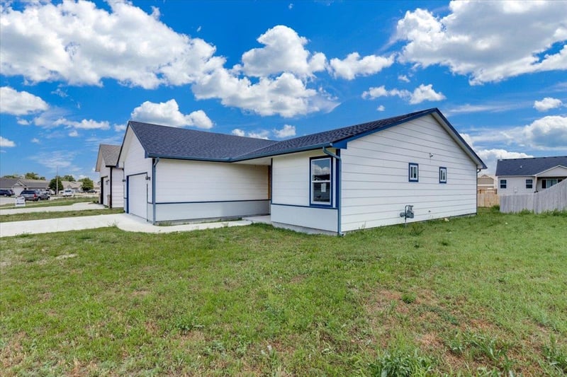 720 Redbud Ave, Valley Center, KS 67147