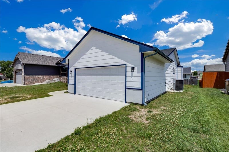 752 Wakefield Ave, Valley Center, KS 67147