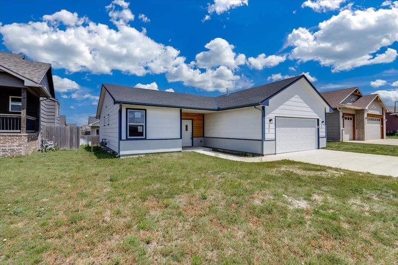 752 Wakefield Ave, Valley Center, KS 67147