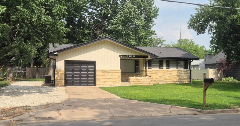 1610 Mound St, Winfield, KS 67156