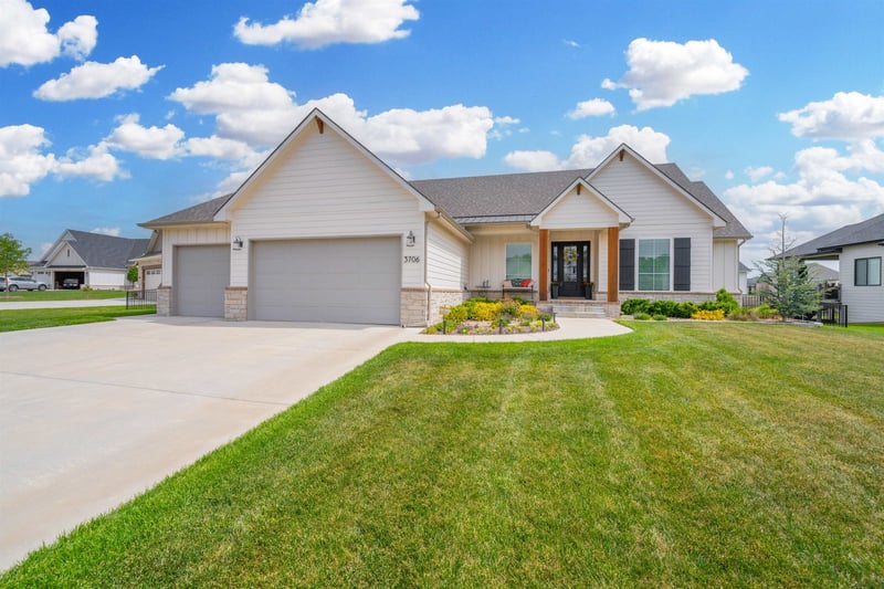 3706 N Crest Cir, Wichita, KS 67226