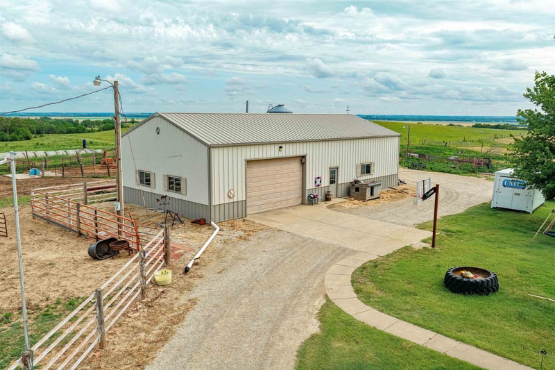 5501 E Shipton Rd, New Cambria, KS 67470