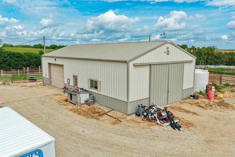 5501 E Shipton Rd, New Cambria, KS 67470