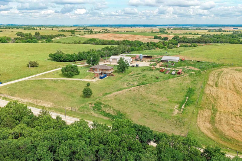 5501 E Shipton Rd, New Cambria, KS 67470