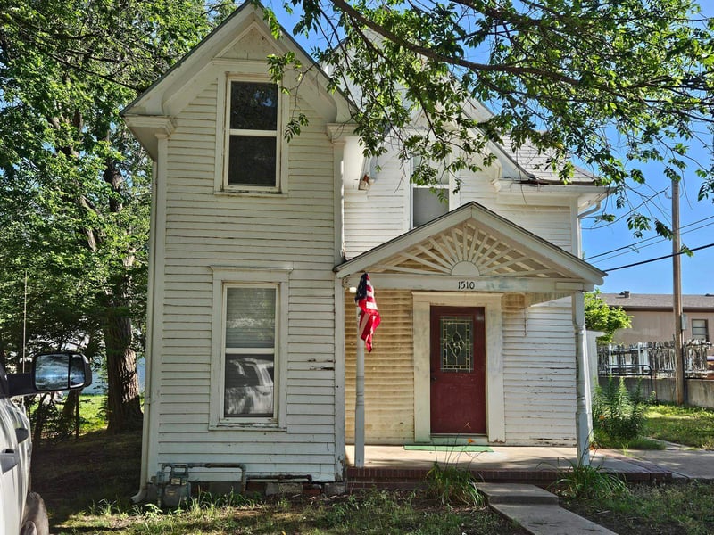 1510 Olive , Winfield, KS 67156