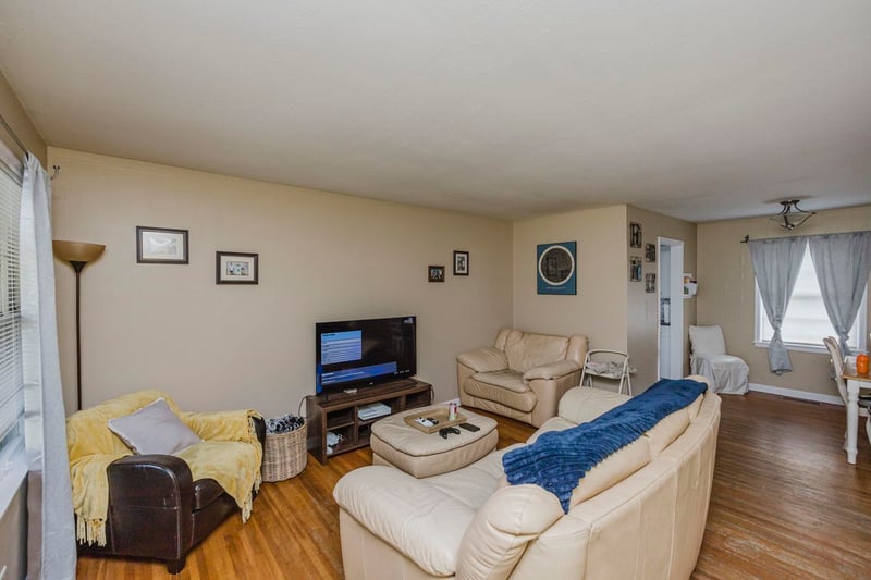 820 S Royal Rd, Wichita, KS 67207
