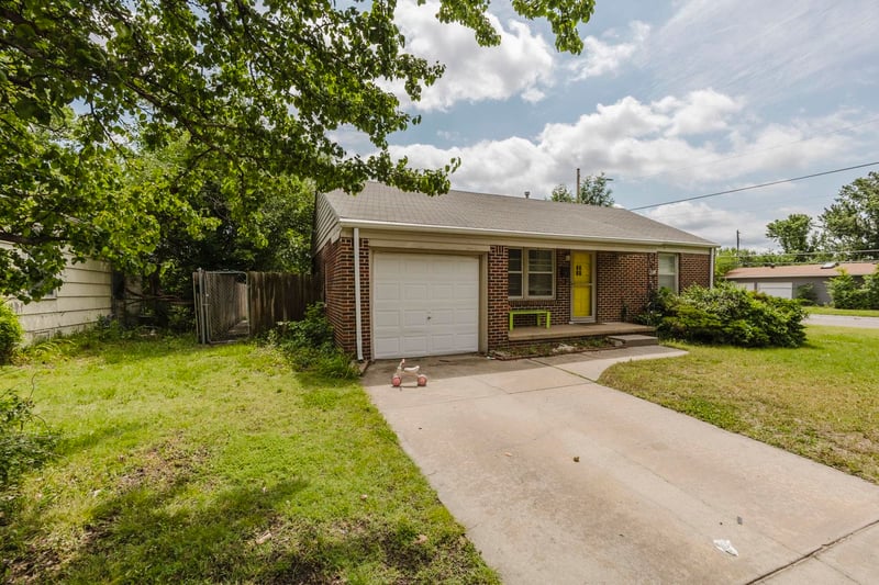 820 S Royal Rd, Wichita, KS 67207