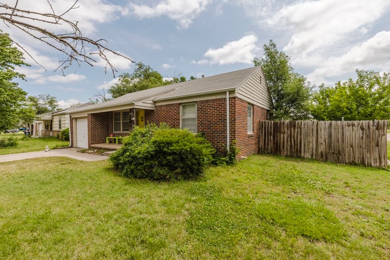 820 S Royal Rd, Wichita, KS 67207