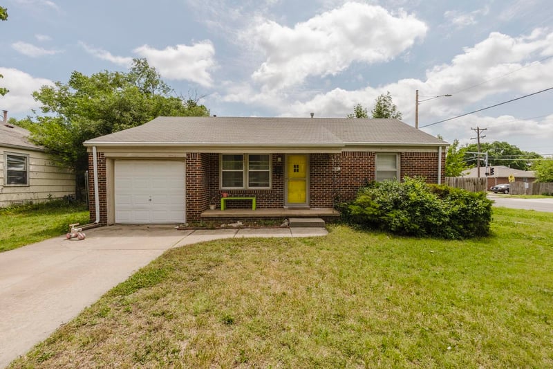 820 S Royal Rd, Wichita, KS 67207
