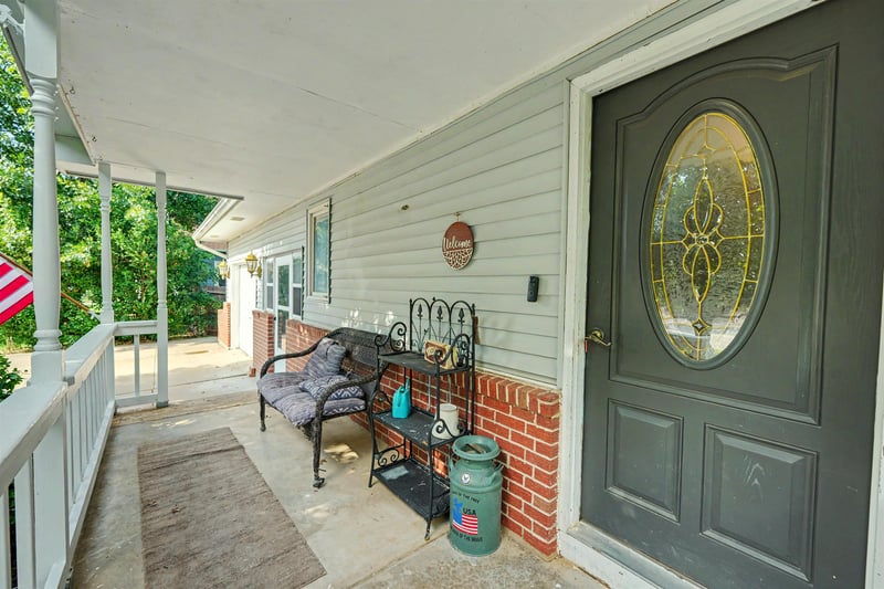105 S Cedar St, Lindsborg, KS 67456