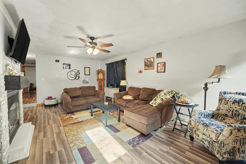 105 S Cedar St, Lindsborg, KS 67456