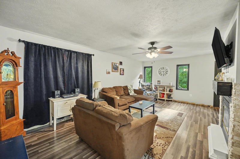 105 S Cedar St, Lindsborg, KS 67456